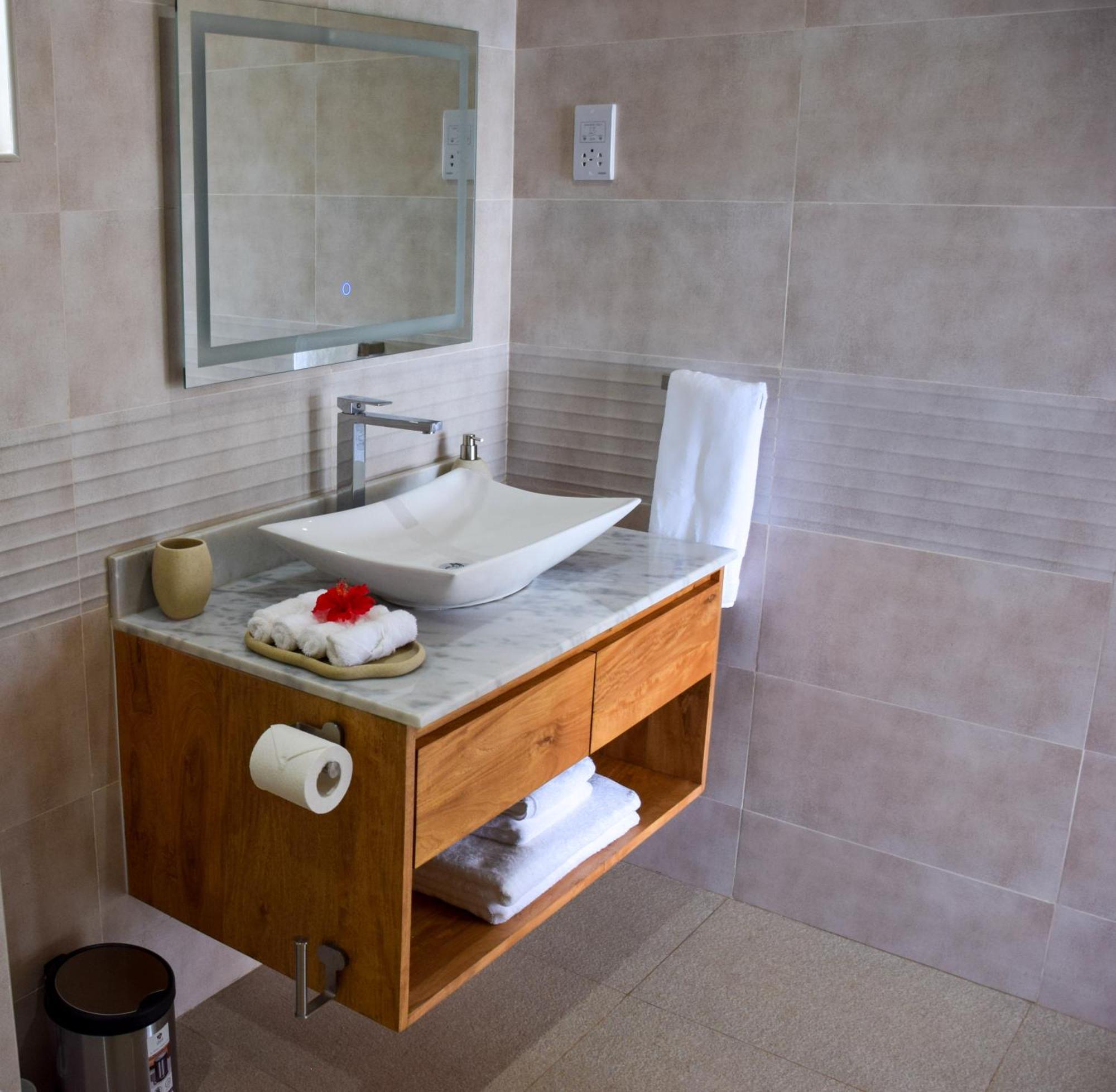 Lagati Seychelles Apartment Takamaka